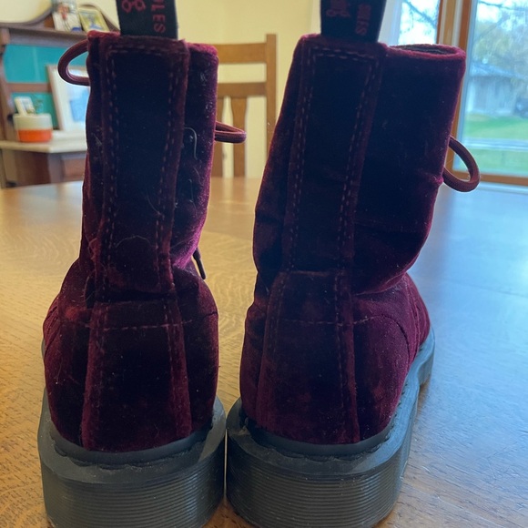 Red velvet Dr. Martens - Picture 7 of 10
